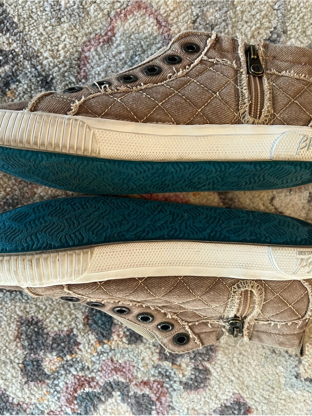 Blowfish Women’s Slip-On Canvas Sneakers in Taupe/Brown 6.5 - Picture 4 of 7